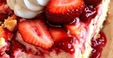 Easy 5-Ingredient Strawberry Cheesecake Dump Cake Recipe
