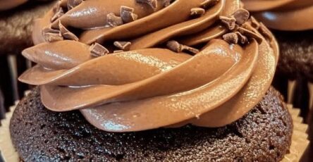 Cupcakes au chocolat fondants avec glaçage au fudge