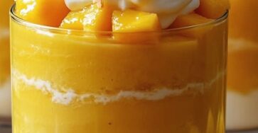 Coupes de pouding étagées mangue-coco Coupes de pouding étagées mangue-coco