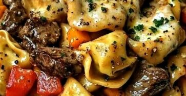 Creamy Cowboy Butter Tortellini with Steak, Carrots & Bell Peppers