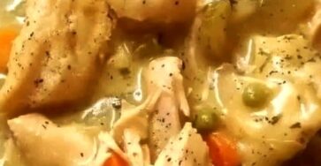 Slow Cooker Chicken & Dumplings