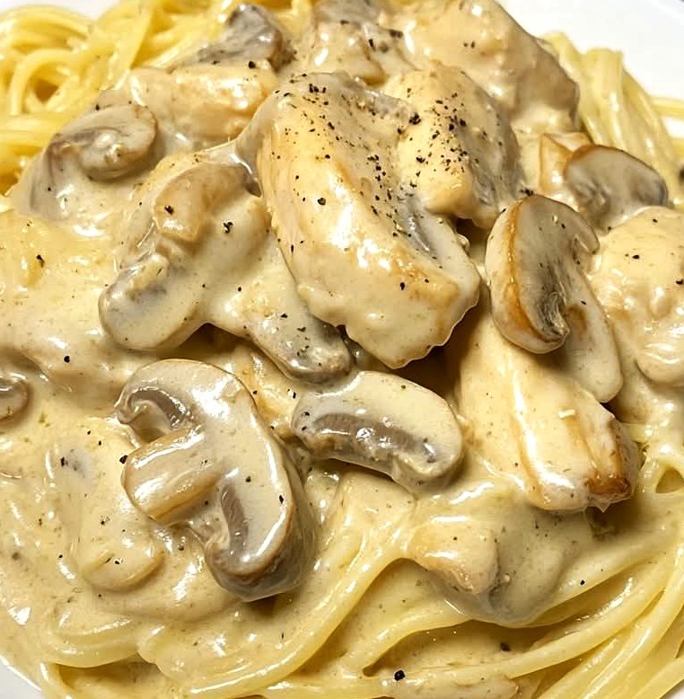 Creamy Garlic Chicken & Mushroom Spaghetti
