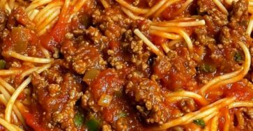 Old-Fashioned Spaghetti with Hearty Meat Sauce