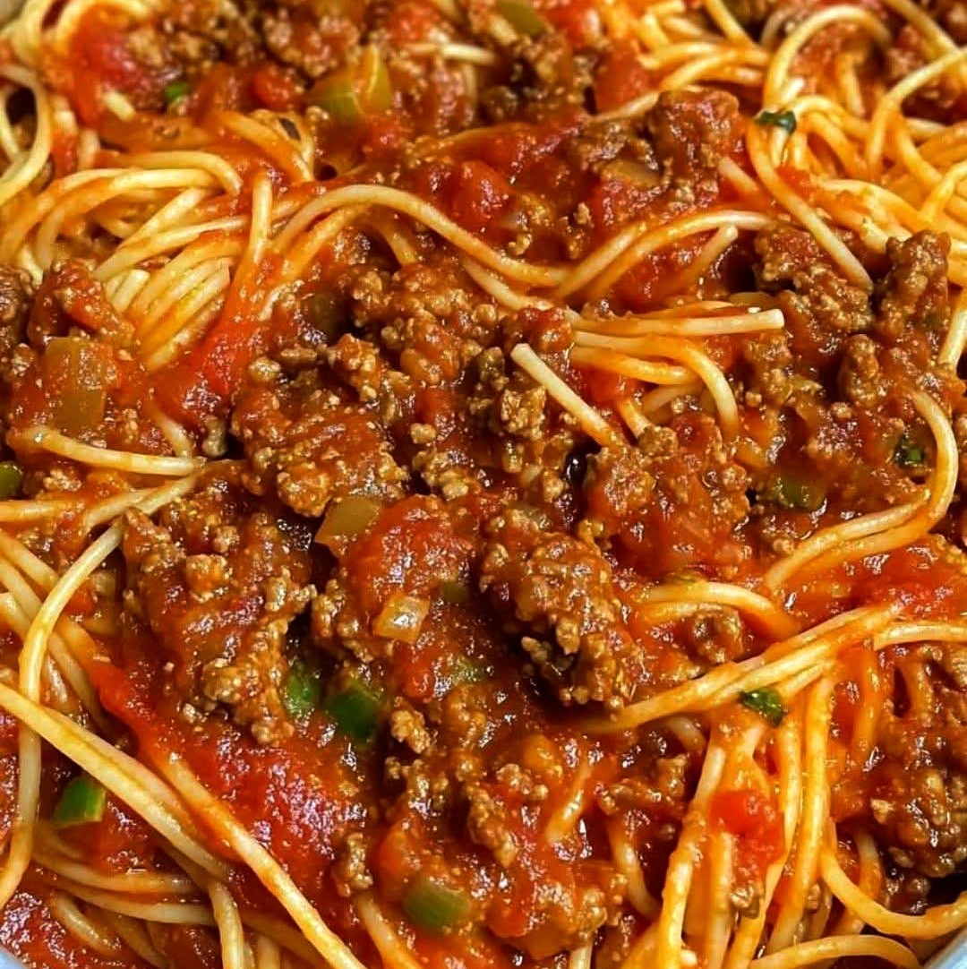 Old-Fashioned Spaghetti with Hearty Meat Sauce