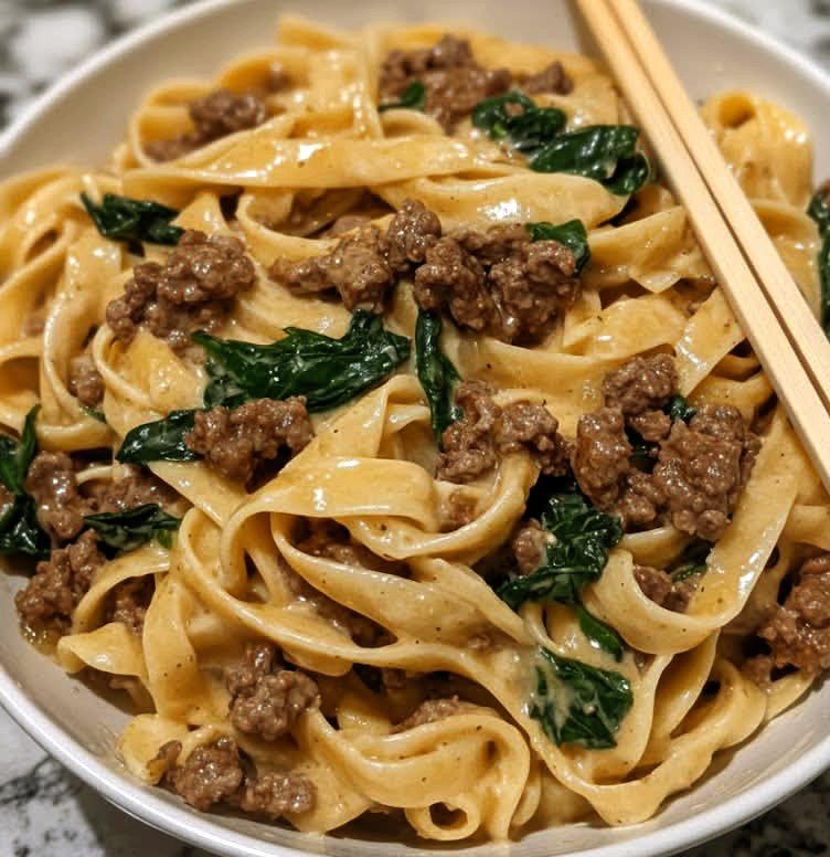 One-Pot Creamy Beef and Spinach Alfredo