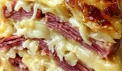 Cheesy Reuben Bake Casserole with Corned Beef, Sauerkraut