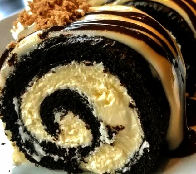 Oreo Cream Cheese Cheesecake Sushi Roll