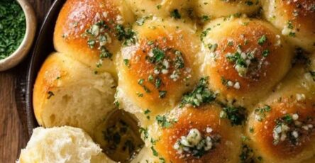 Soft Garlic Butter Bread Rolls