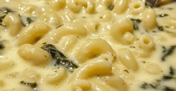 Creamy Macaroni and Spinach Soup Recipe