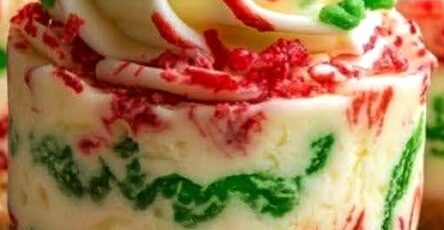 No-Bake Christmas Mini Cheesecakes