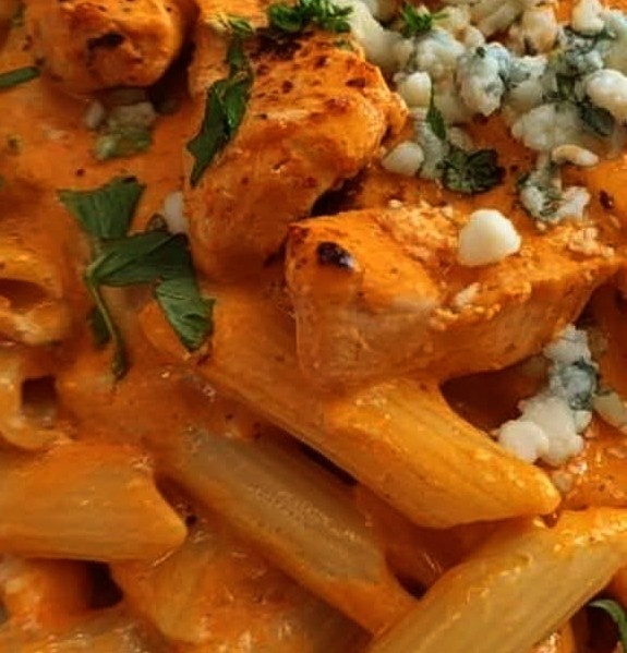 BUFFALO CHICKEN ALFREDO PENNE