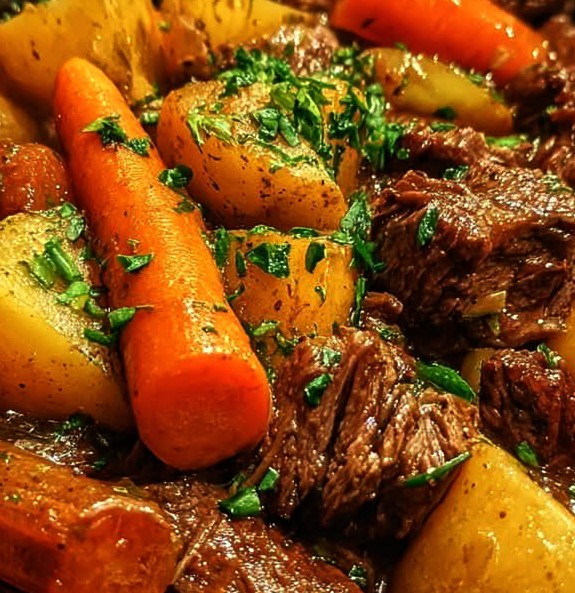 Slow Cooker Beef Stew with Carrots and Potatoes