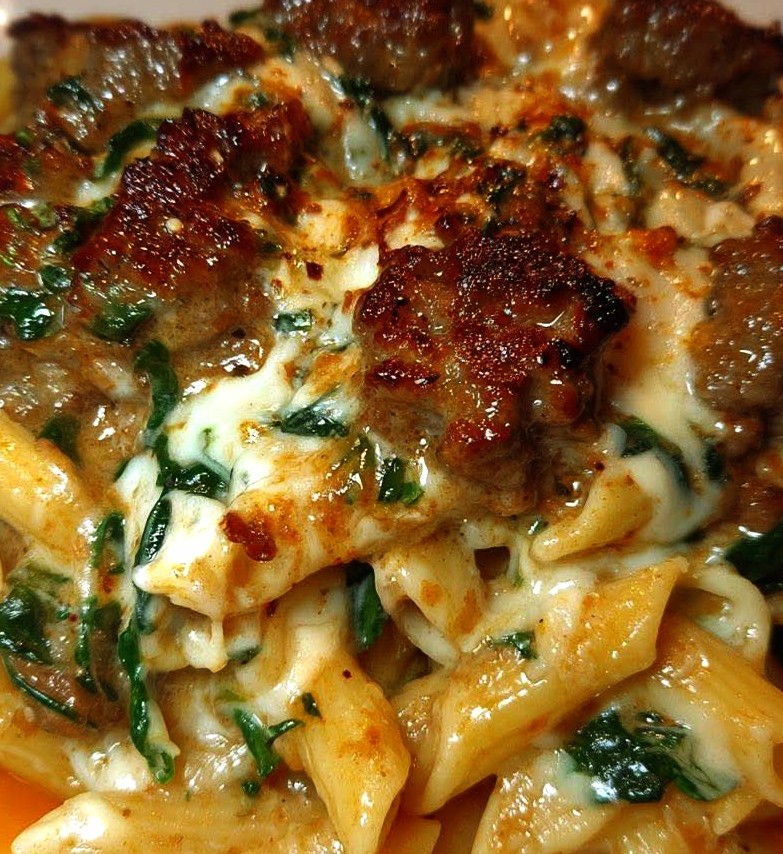 Creamy Garlic Butter Beef Penne with Sausage and Spinach Creamy Garlic Butter Beef Penne with Sausage and Spinach