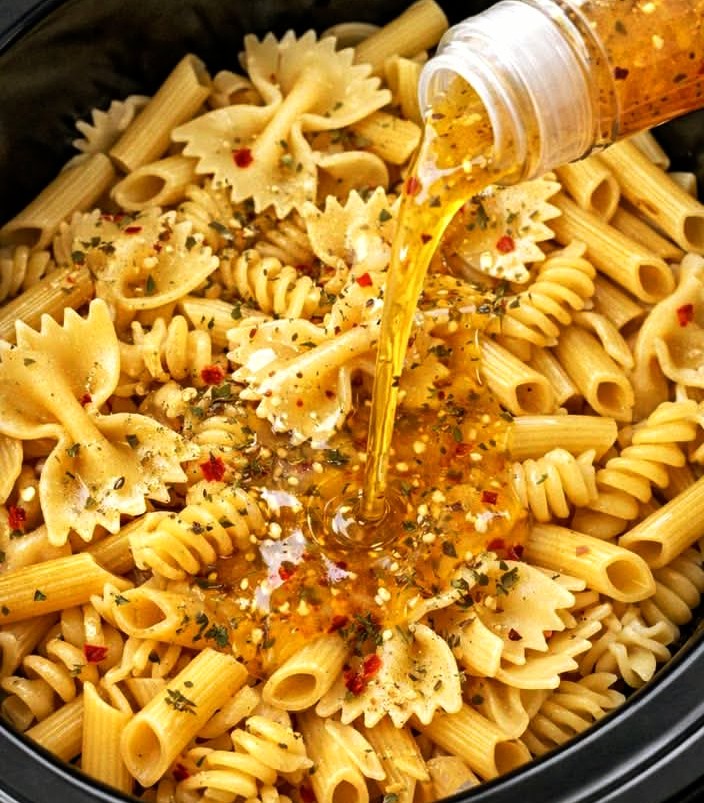 4-Ingredient Slow Cooker Italian Tomato Pasta 4-Ingredient Slow Cooker Italian Tomato Pasta
