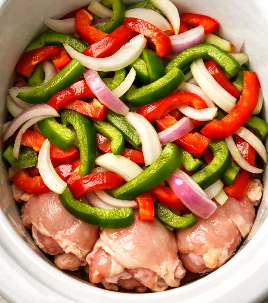 Easy Slow Cooker Chicken Cacciatore with Peppers