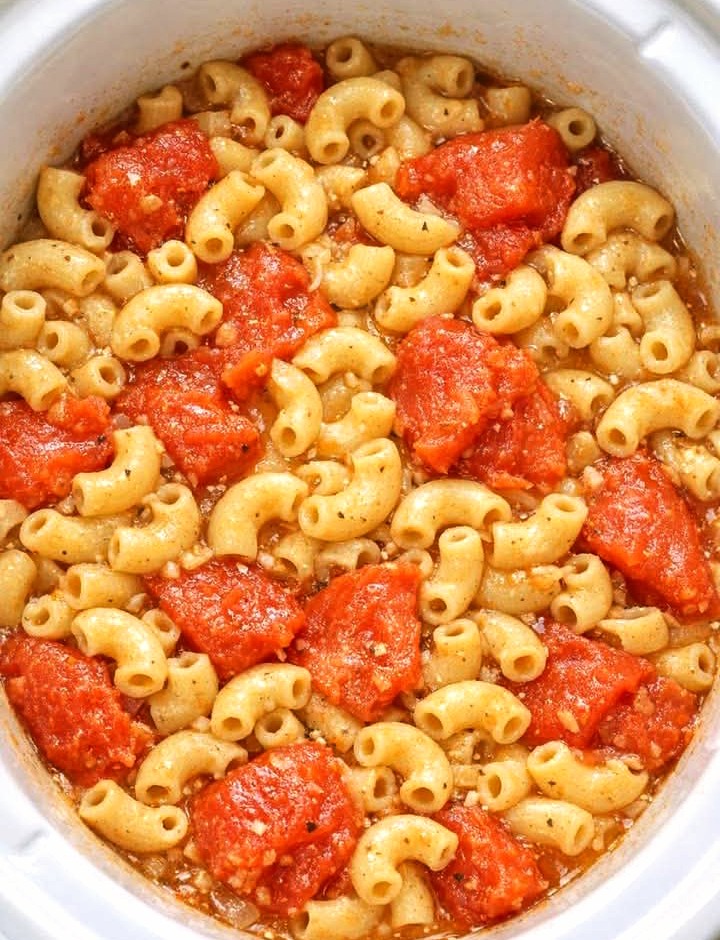 Slow Cooker 3-Ingredient Macaroni and Tomatoes