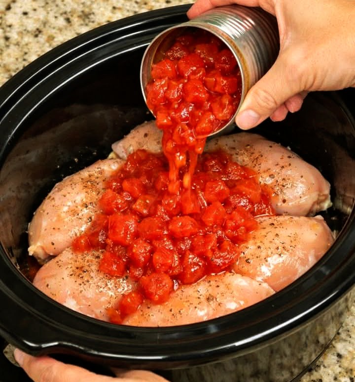 Easy Slow Cooker Chicken Goulash