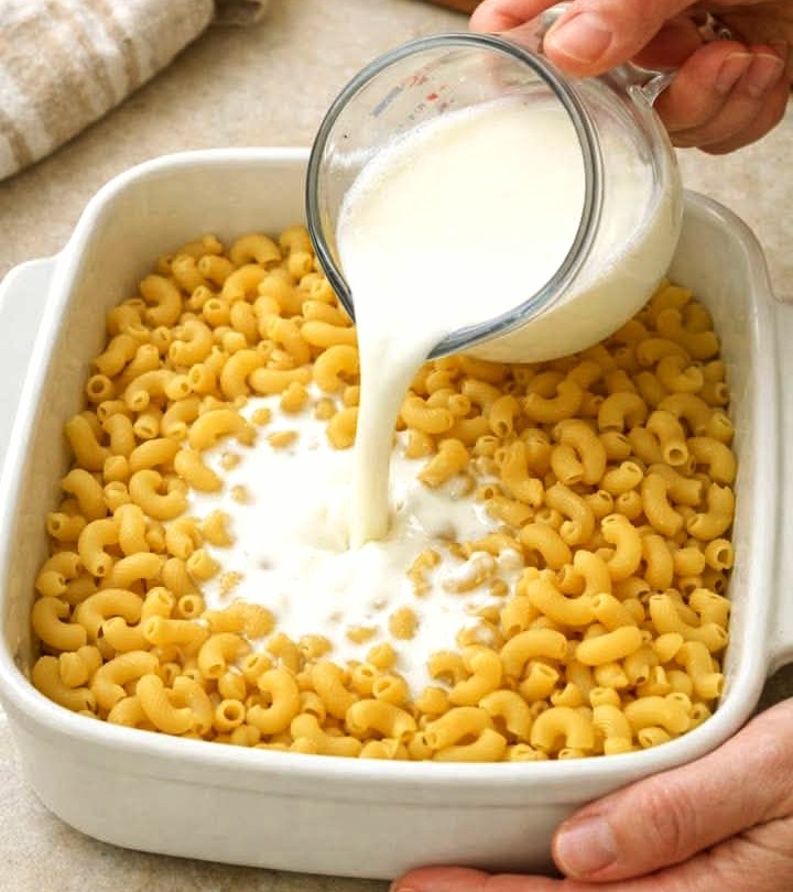 Creamy No-Boil Oven Baked Mac and Cheese