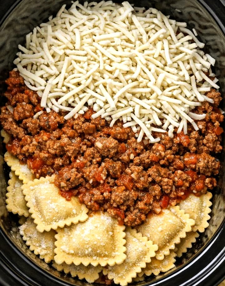 Easy Slow Cooker Ravioli Lasagna