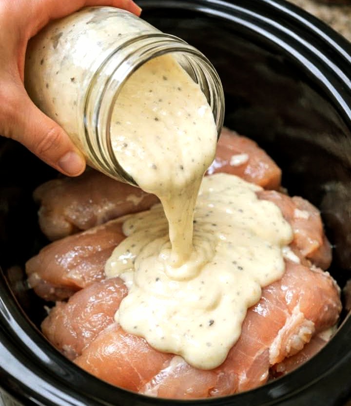 Slow Cooker Creamy Alfredo Chicken