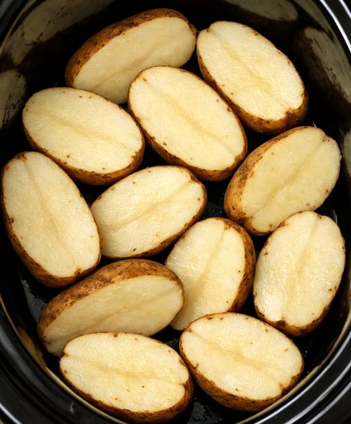 Easy 5-Ingredient Slow Cooker Garlic Butter Potatoes