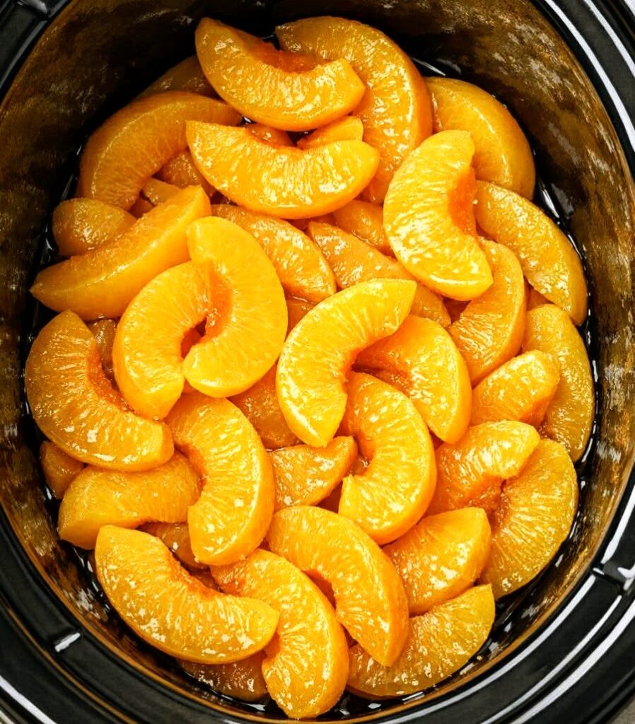 Easy Slow Cooker Peach Cobbler