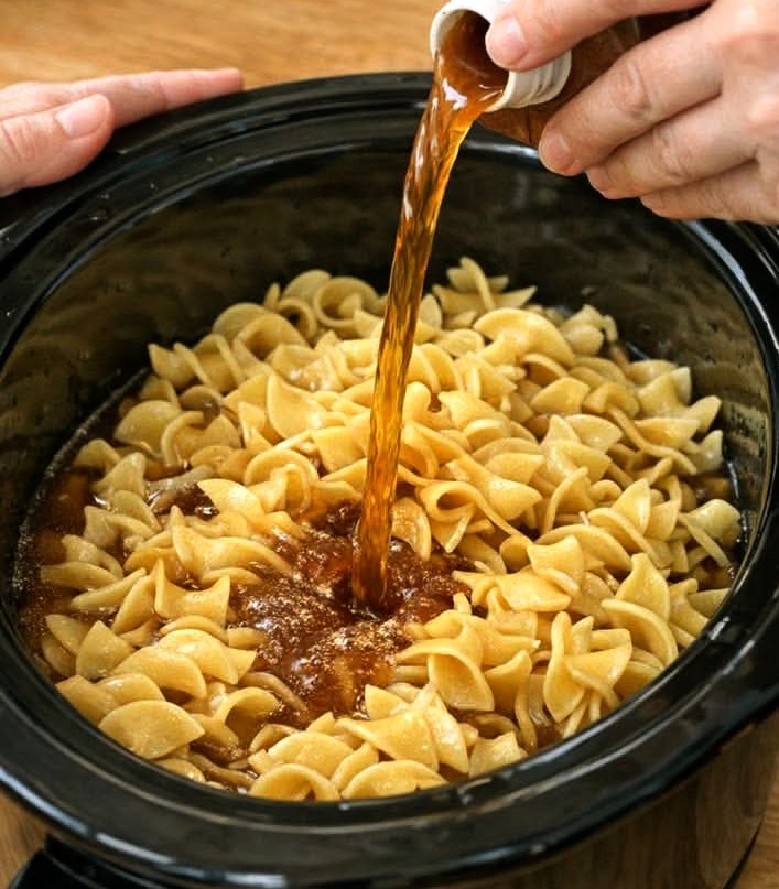 Easy Slow Cooker Amish Beef and Noodles Recipe