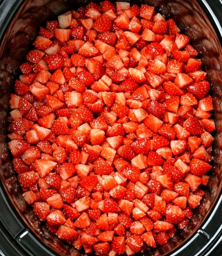 Easy Slow Cooker Strawberry Cobbler Recipe