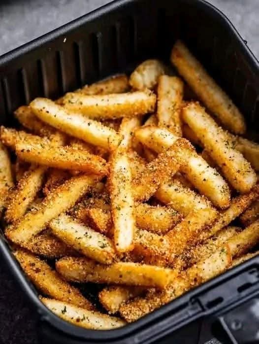 Air Fryer Garlic Parmesan Fries