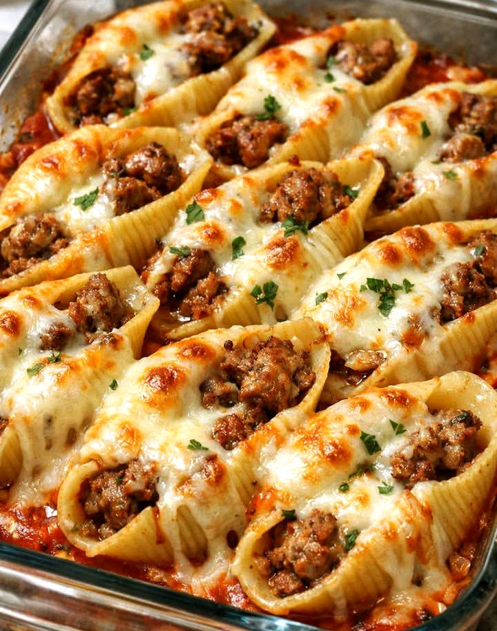 Easy Cheesy Stuffed Pasta Shells with Ground Beef