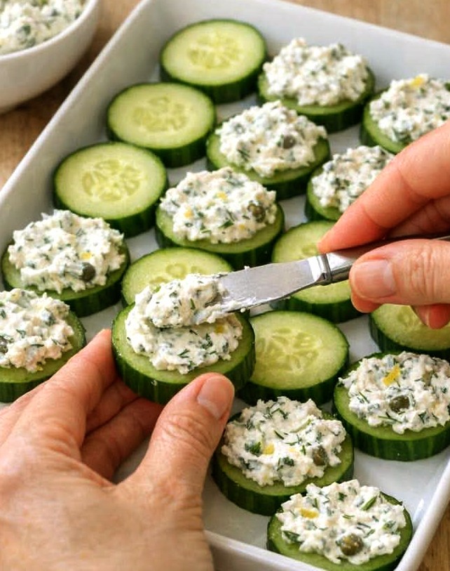 Low Carb Smoked Salmon Cucumber Canapés