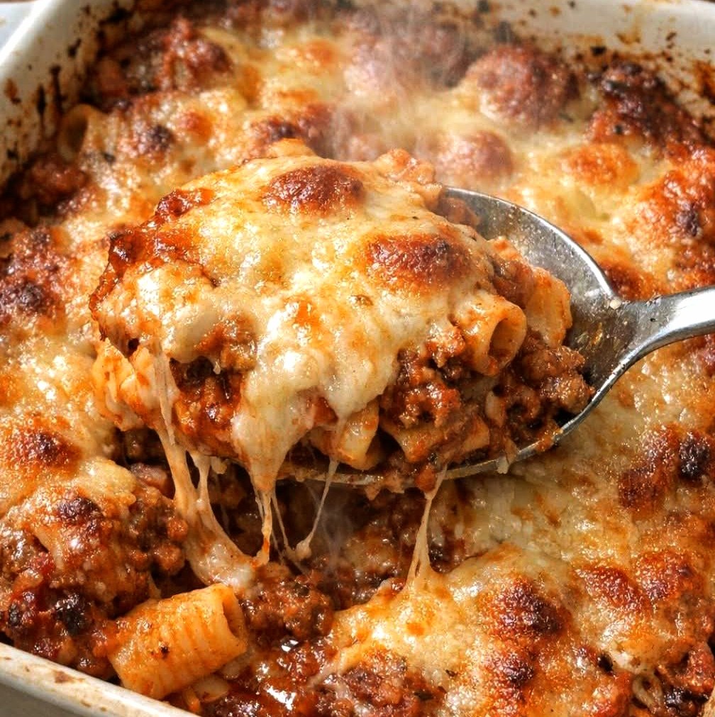 Easy Baked Pasta with Ground Beef and Mozzarella