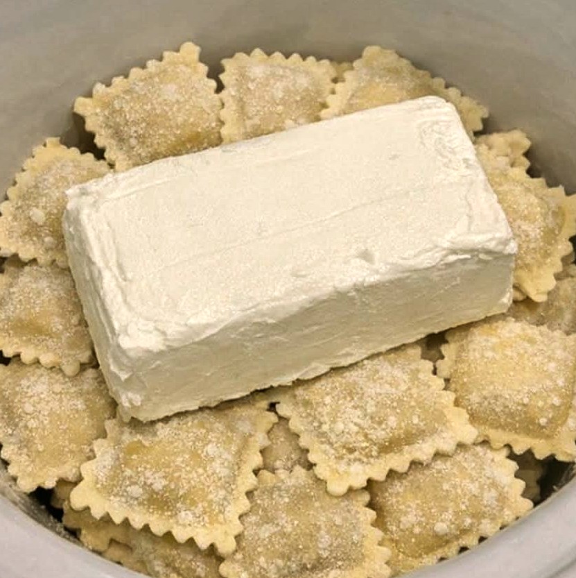 Slow Cooker Creamy Ravioli Bake