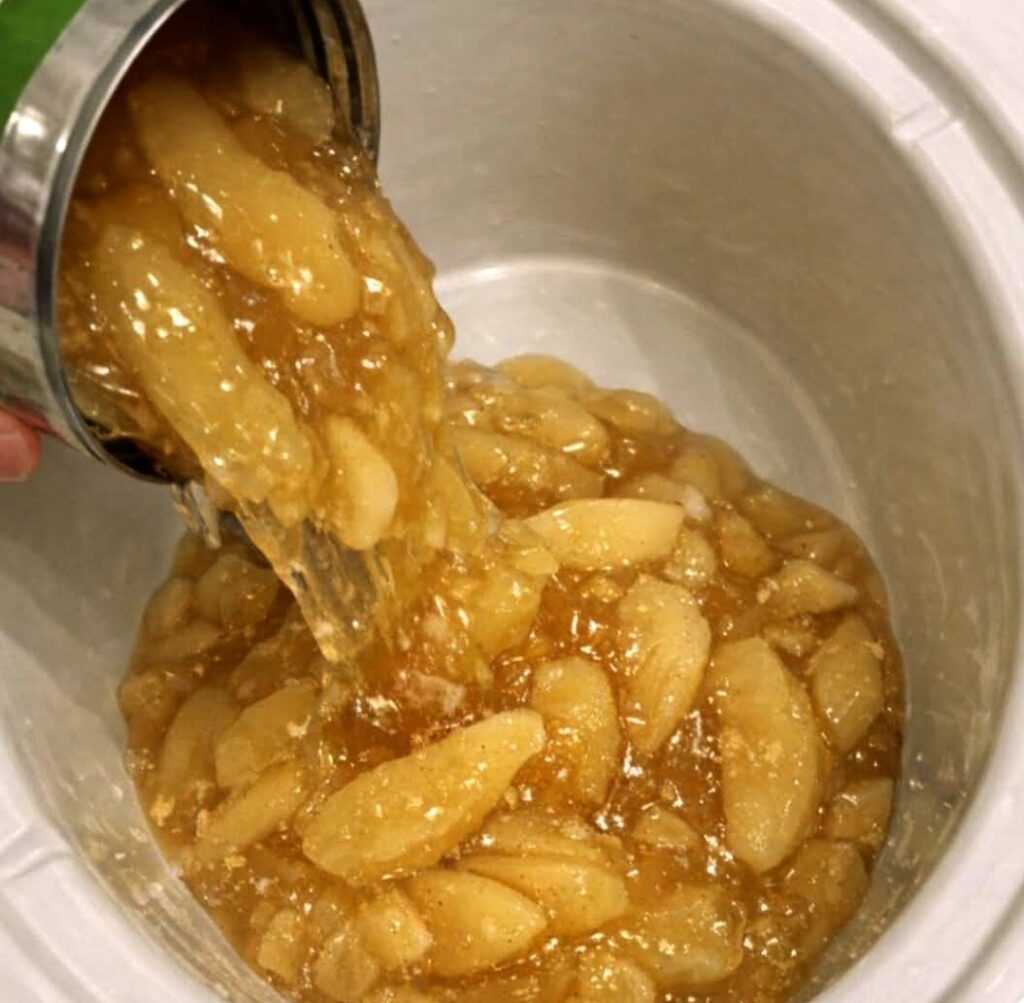 Slow Cooker Apple Spice Dump Cake