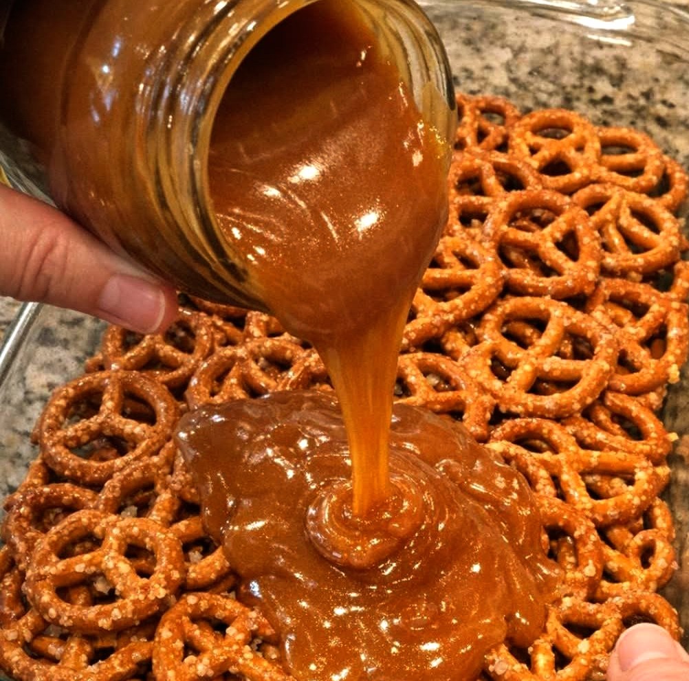 Easy Caramel Pretzel Crunch Bars