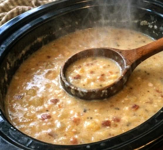 Slow Cooker Garlic Cream Potato Soup