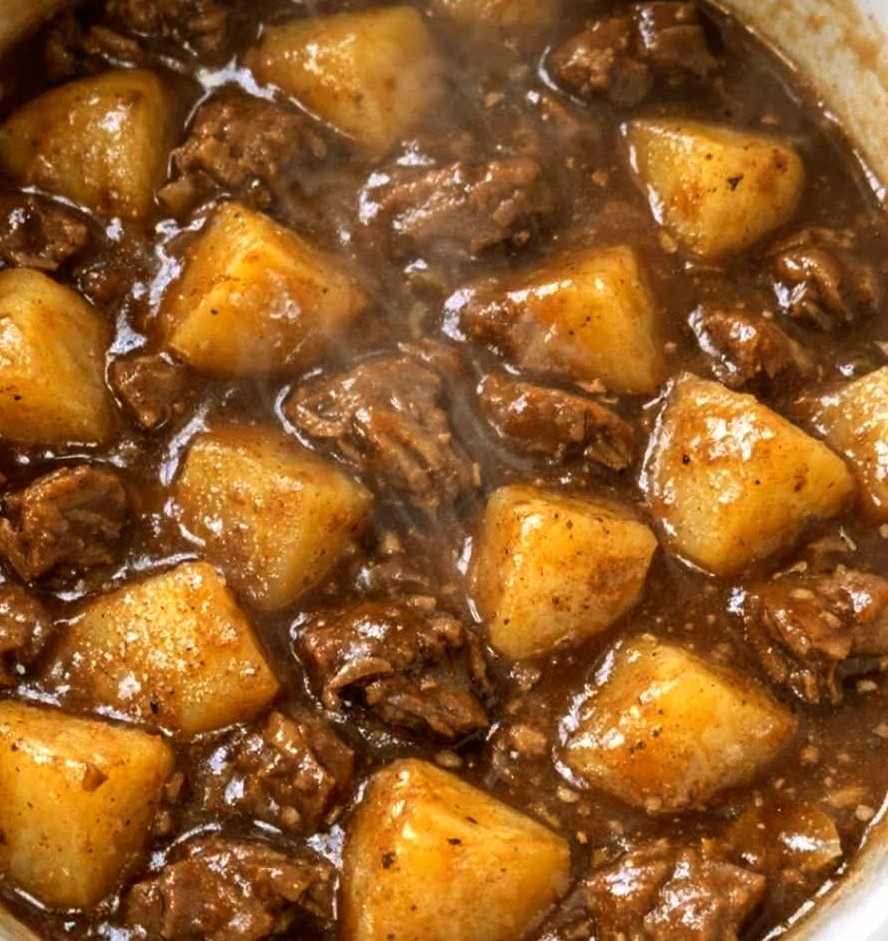 Slow Cooker Potato and Beef Gravy Stew