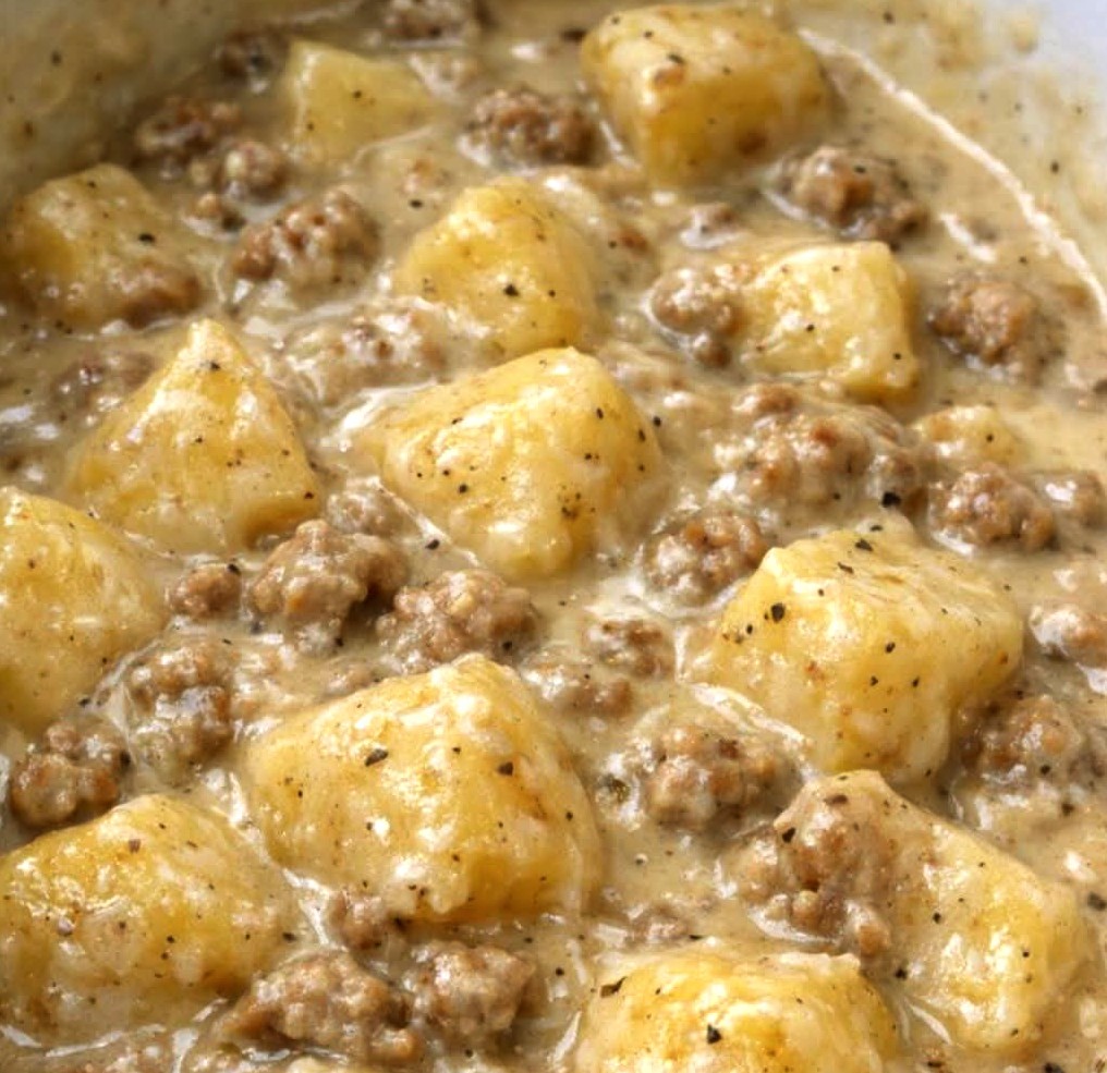 Slow Cooker Potato and Sausage Gravy