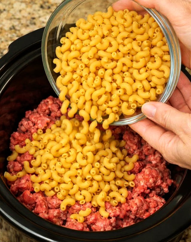 Slow Cooker Beef and Macaroni